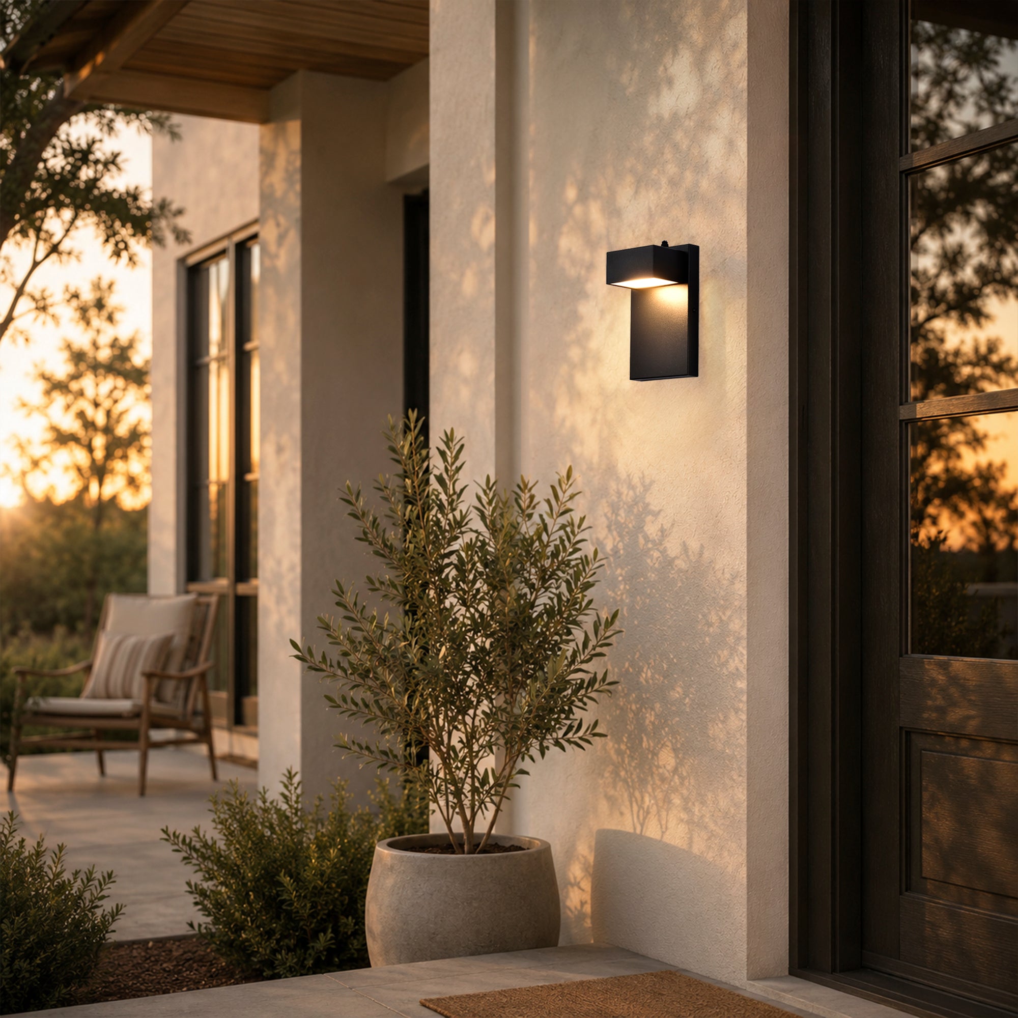 Dusk-to-Dawn Integrated LED Outdoor Wall Light, Black